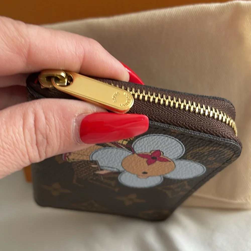 Louis Vuitton Monogram Vivienne zippy wallet 2019 limited edition red Interior - Picture 4 of 8